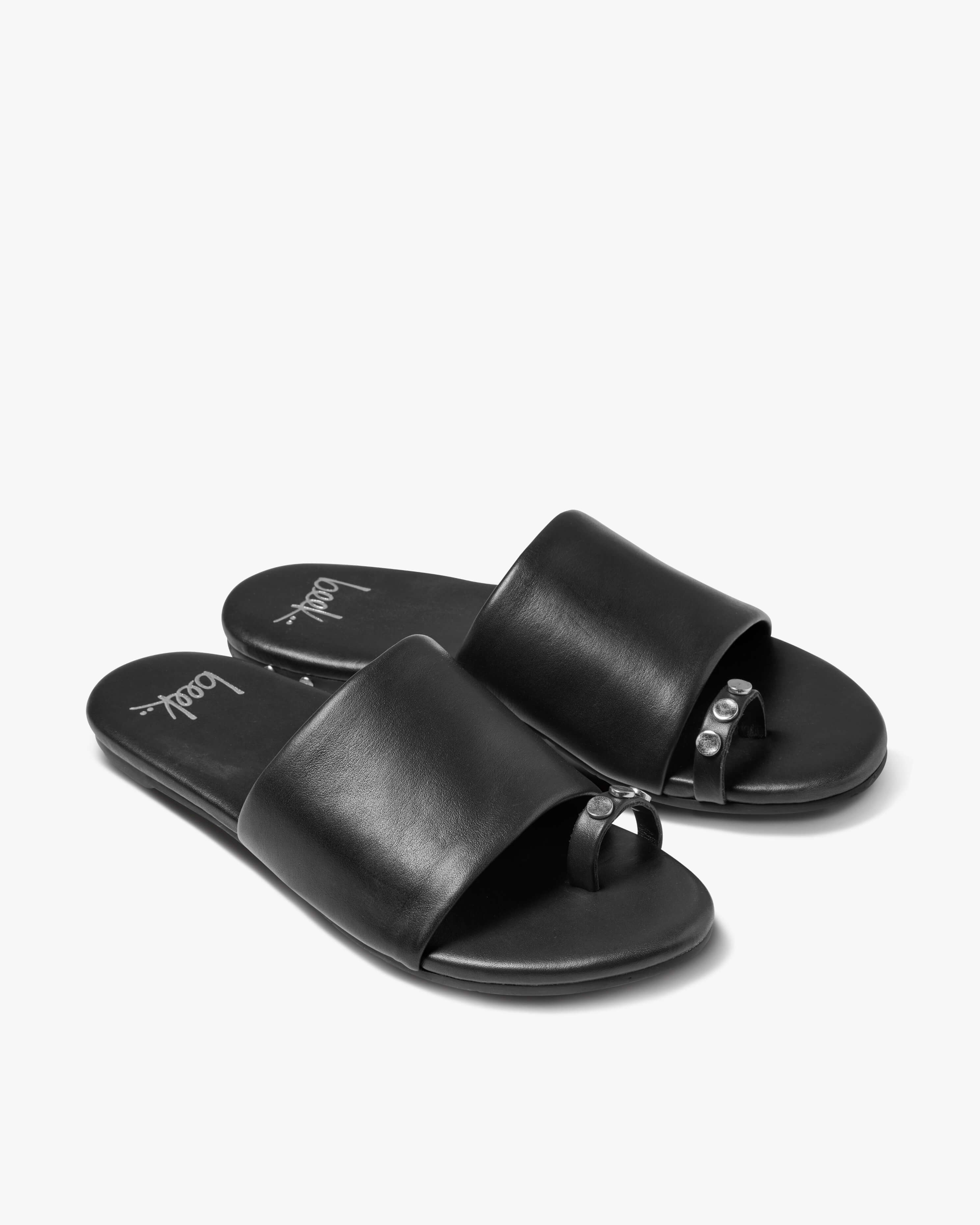 Beek Vireo black leather slide with a fuller upper and toe ring